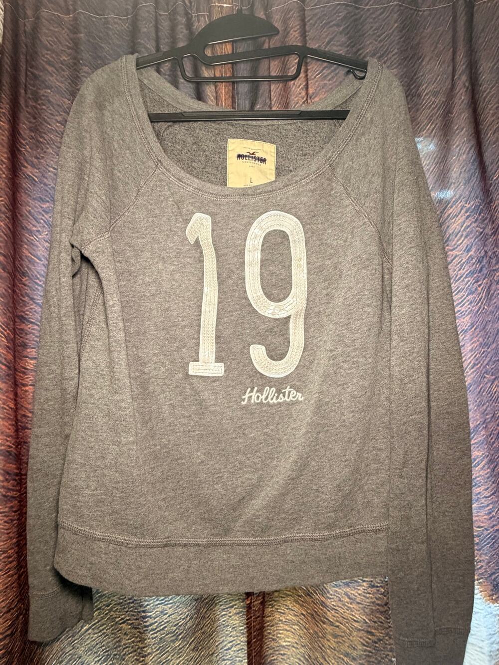 Hollister “19” Pullover Sweater Gray Size L Y2K Casual Knit